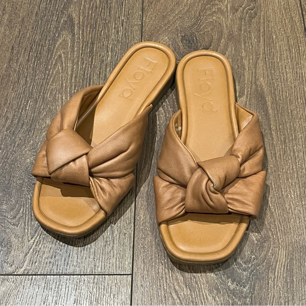 Little Burgundy Floyd Camel Brown Leather Knot Flat Sandal Slides
